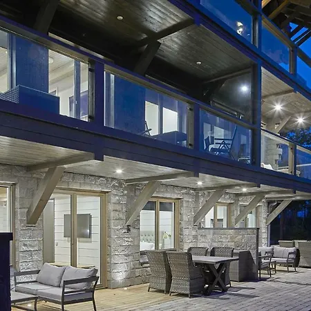 Naava Chalet First Floor